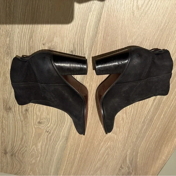 Vince Camuto Feina ankle bootie black suede - Picture 10 of 11